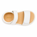 Sandalia barefoot niña blanca con doble velcro