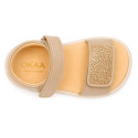 Sandalia barefoot niña beige con glitter y doble cierre adherente