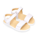 Sandalia barefoot niña blanca con doble velcro
