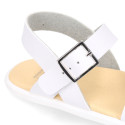 Sandalia barefoot niña blanca con hebilla
