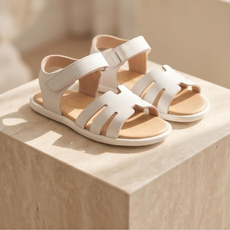Girls barefoot white color sandals