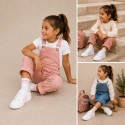 Zapatilla niños colegial OKAA con cordones, rayas laterales y puntera reforzada en piel lavable.