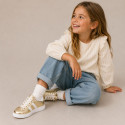 Zapatilla niña OKAA con cordones en piel LAMINADA.