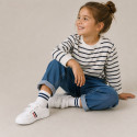 Zapatilla niño colegial OKAA sin cordones con bandera en piel lavable.