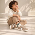 New TRENDY Casual suede leather Tennis shoes with shoelaces closure.