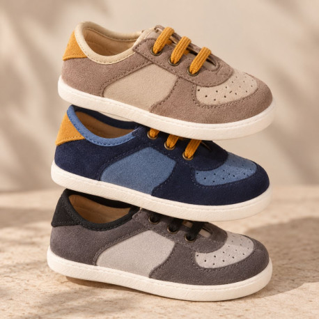 Zapatilla niños CASUAL con cordones en piel serraje.