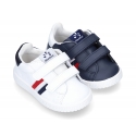 Washable leather tennis shoes laceless and with flag design.