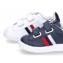 Washable leather tennis shoes laceless and with flag design.